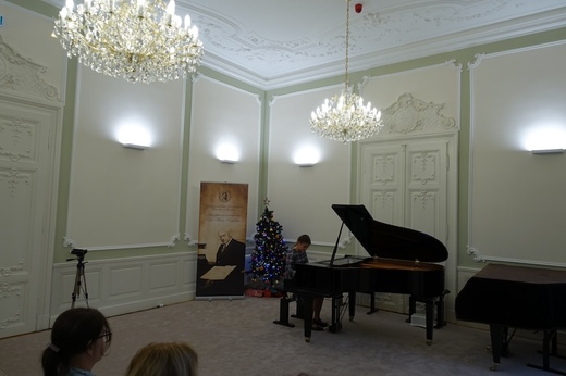 10_2025_12_02_DMR_hra na klaviri.JPG