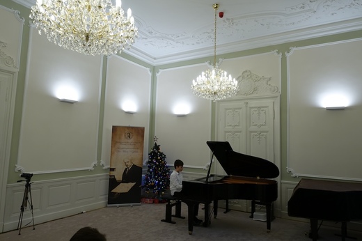 11_2025_12_02_DMR_hra na klaviri.JPG