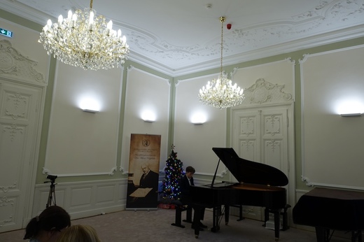 13_2025_12_02_DMR_hra na klaviri.JPG