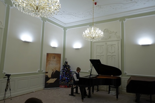 20_2025_12_02_DMR_hra na klaviri.JPG