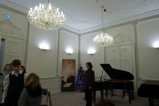 26_2025_12_02_DMR_hra na klaviri.JPG