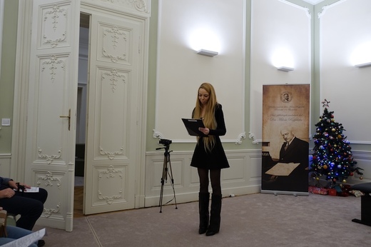 40_2025_12_02_DMR_hra na klaviri.JPG