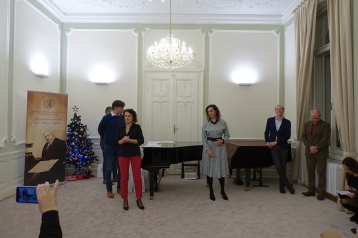 48_2025_12_02_DMR_hra na klaviri.JPG