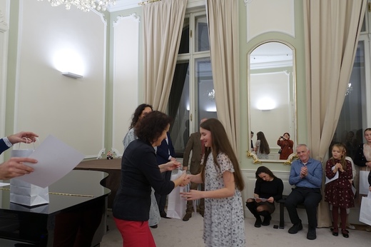 68_2025_12_02_DMR_hra na klaviri.JPG